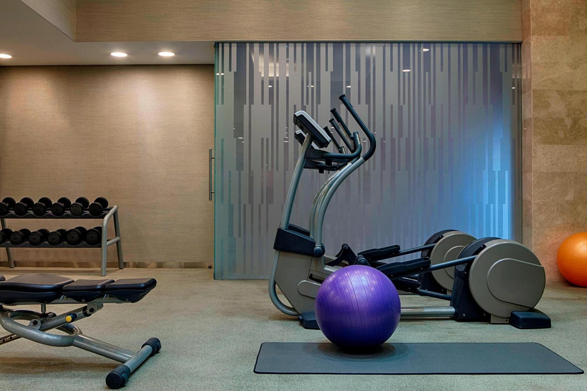 巴林墨丽婷市中心酒店 麦纳麦 外观 照片 A typical gym